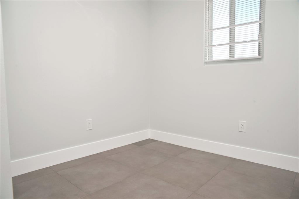 Building Photo - 4051 N Ocean Dr