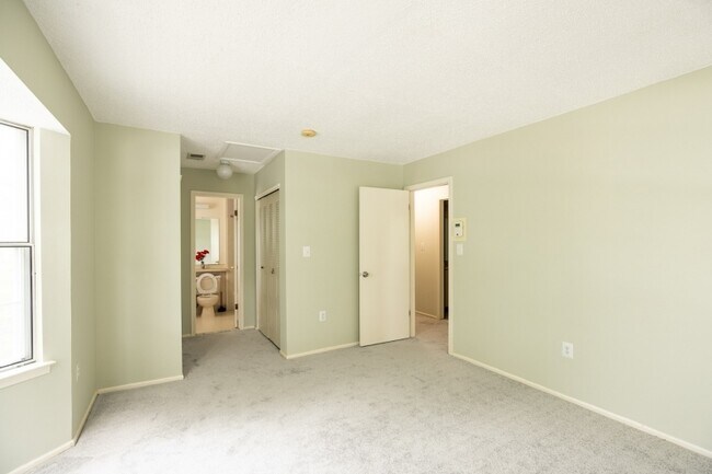 Building Photo - 361 Hadleigh Ln