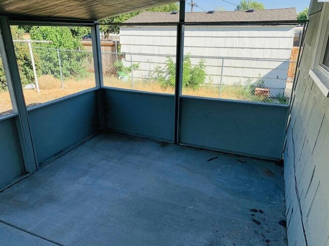 Building Photo - 1110 Ione Dr