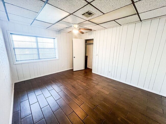 Building Photo - 501 N Main St