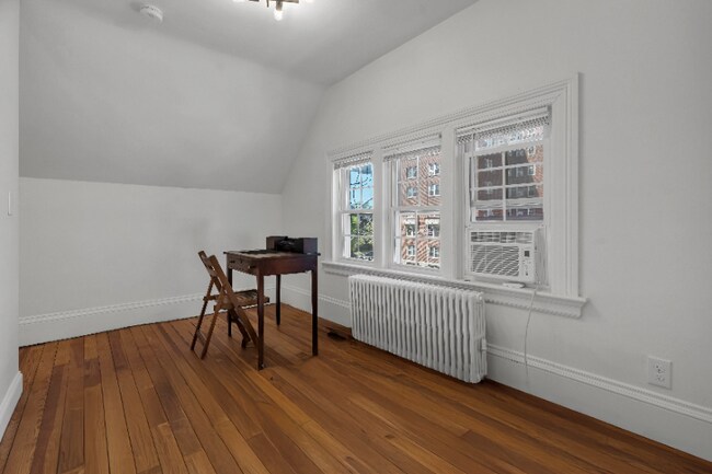 Building Photo - 511 Angell St