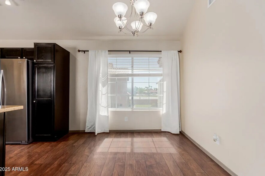 Building Photo - 1633 E Lakeside Dr