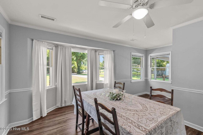 Building Photo - Beautiful 3 Bedroom, 2 Bath Home -135 Yate...