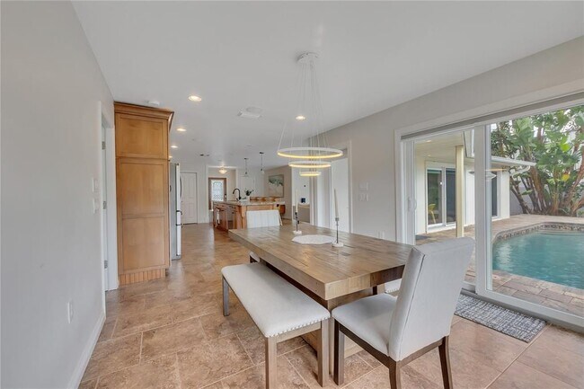 Building Photo - 2411 Nassau St