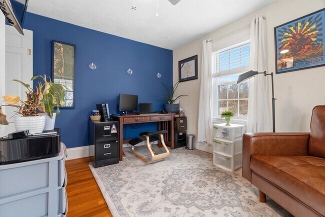 Building Photo - 859 Fellsway W