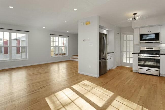 Building Photo - 187 West Ave