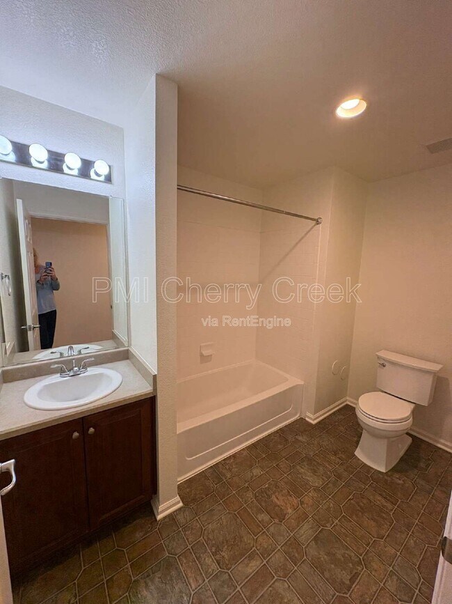 Building Photo - 12839 Mayfair Way