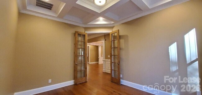 Building Photo - 550 Cottonfield Cir