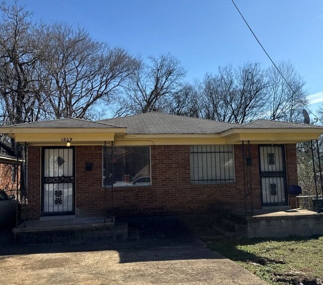 Primary Photo - 1608 Oakwood St
