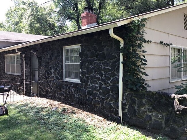 Building Photo - Coming Soon! South KC SF