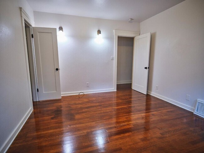 Building Photo - Charming 3 Bedroom in Historical Tower District