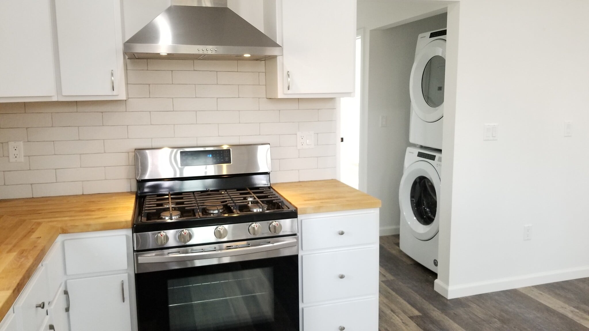 View of kitchen and laundry area - 4919 W 136th St