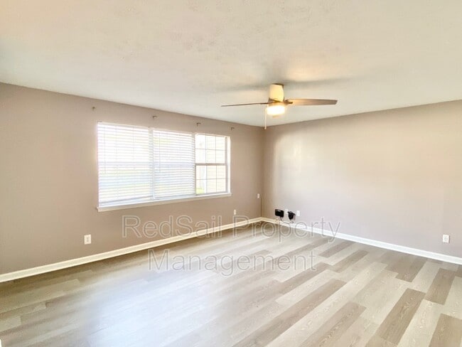 Building Photo - 15 Cape Dorey Dr