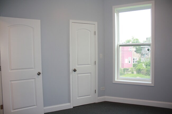 Building Photo - 6433 S Vernon Ave