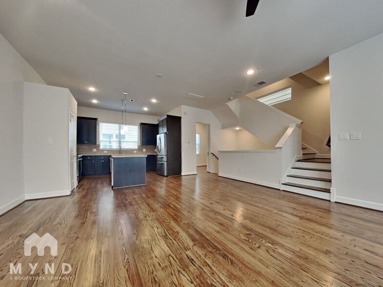 Primary Photo - 1006 W 18th St