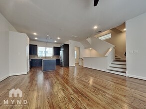 Building Photo - 1006 W 18th St