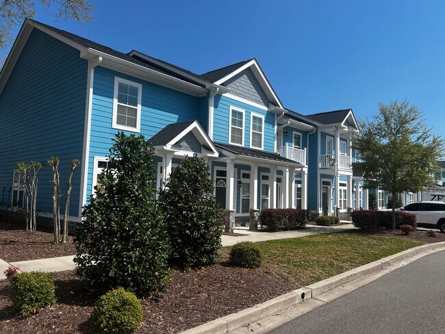 Building Photo - Available Now! - Pet Friendly 2 Bedroom, 2.5 Bath Townhome at Market Common! Cable and Internet I...