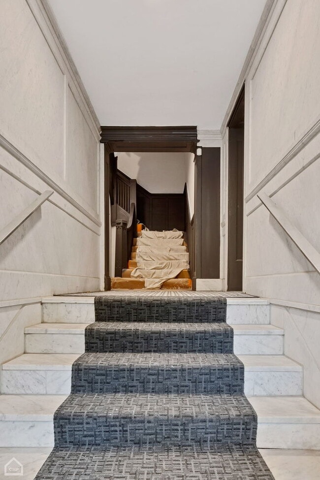 Building Photo - 4357 S King Dr