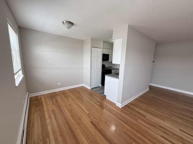 Building Photo - 3001 N Thatcher Ave