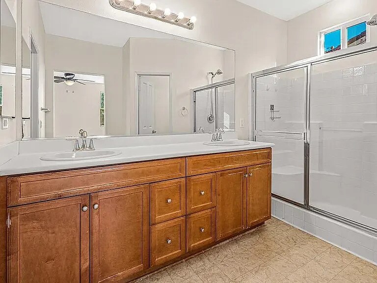 Building Photo - 27580 Darrington Ave