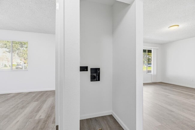 Building Photo - 1800 Rockford Ave