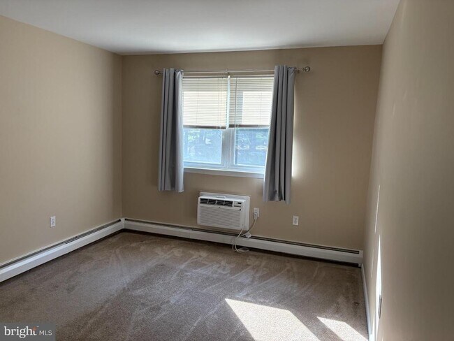 Building Photo - 333 Lacey Ave