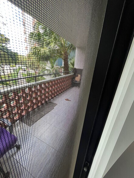 Building Photo - 4222 Inverrary Blvd