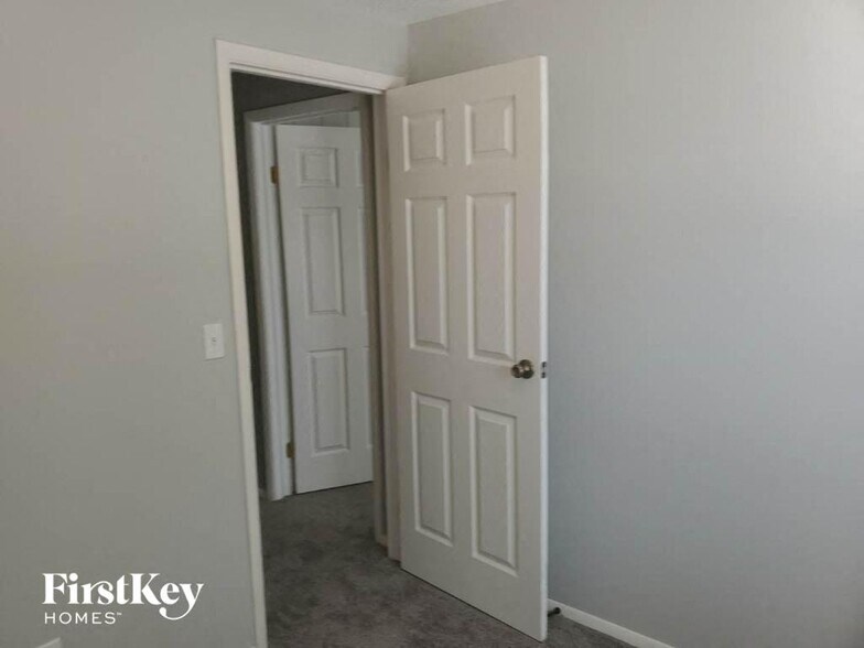 Building Photo - 4207 Edinburgh Dr