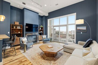 Building Photo - U St Penthouse