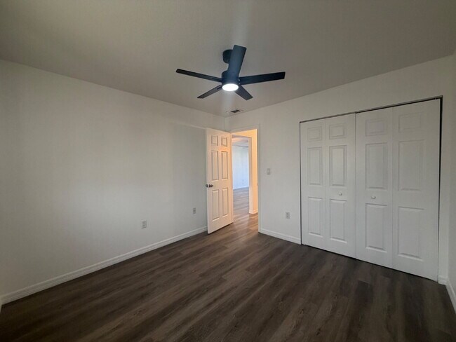 Building Photo - "Charming 2-Bed, 2-Bath Condo Retreat in Punta Gorda's Prime Location - 950 Sq Ft of Comfort!"