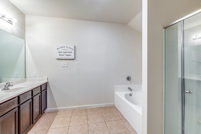 Building Photo - 223 Azalea Way