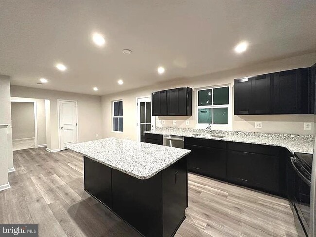 Building Photo - 420 Circle Dr