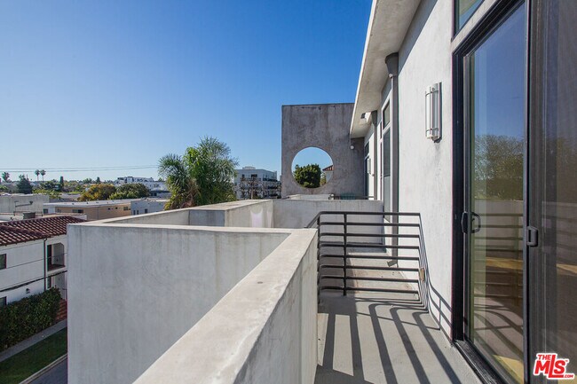 Building Photo - 8639 Whitworth Dr