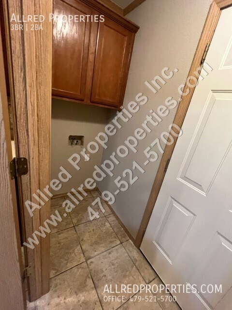 Building Photo - DUPLEX IN SPRINGDALE