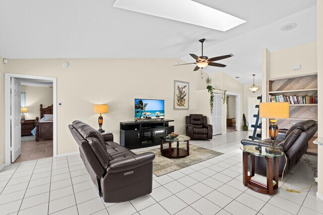 Building Photo - 1707 Primrose Ln