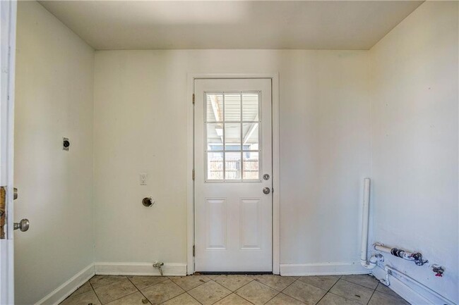 Building Photo - 620 Marino Dr