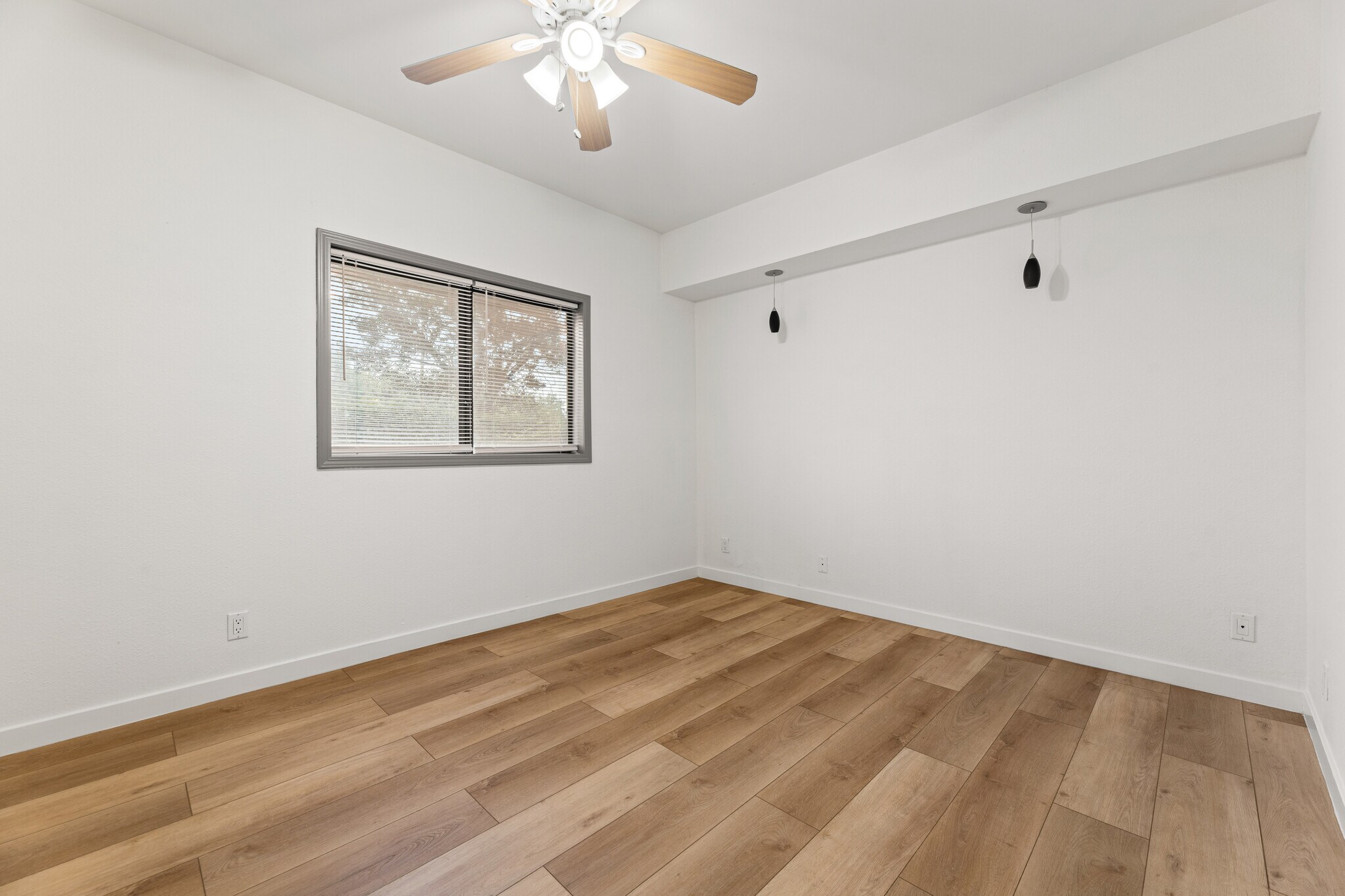 Building Photo - 10943 Laurel Canyon Blvd