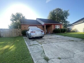 Building Photo - 1501 Millington Dr