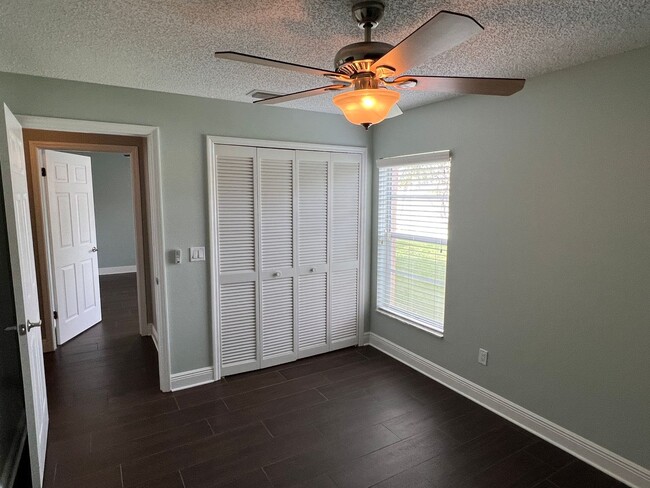 Building Photo - Fountain Lakes Community