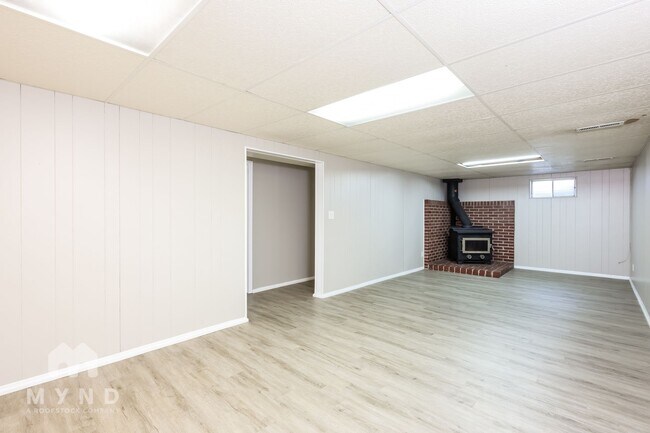 Building Photo - 180 Millerberg Dr