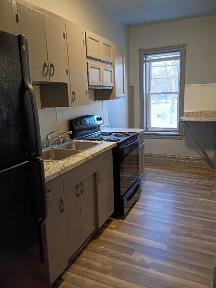 Building Photo - 734 Lehman St