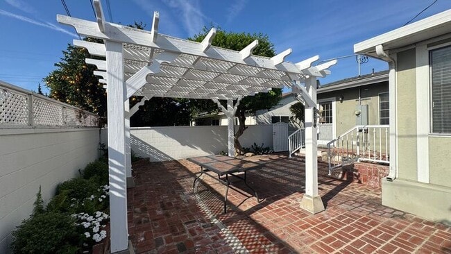 Building Photo - 2430 Bancroft Ave