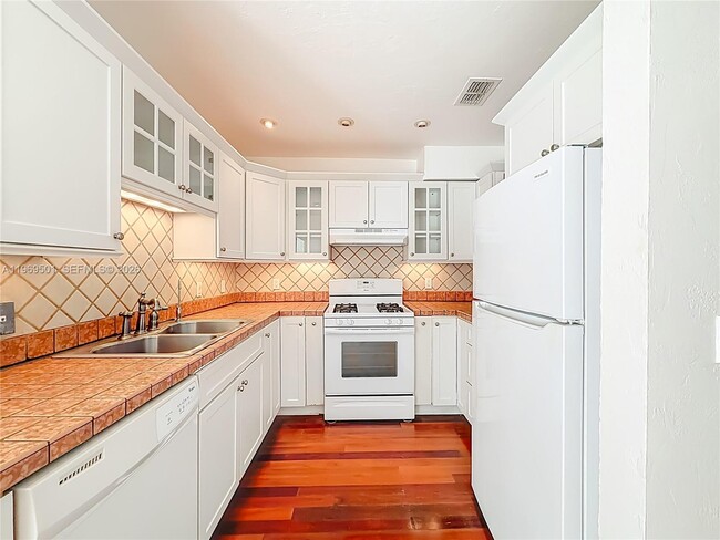 Building Photo - 2133 N 14th Ave