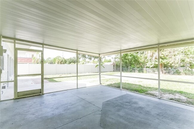 Building Photo - 2035 Goldenrod St