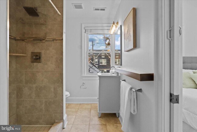 Building Photo - 521 Quintana Pl NW