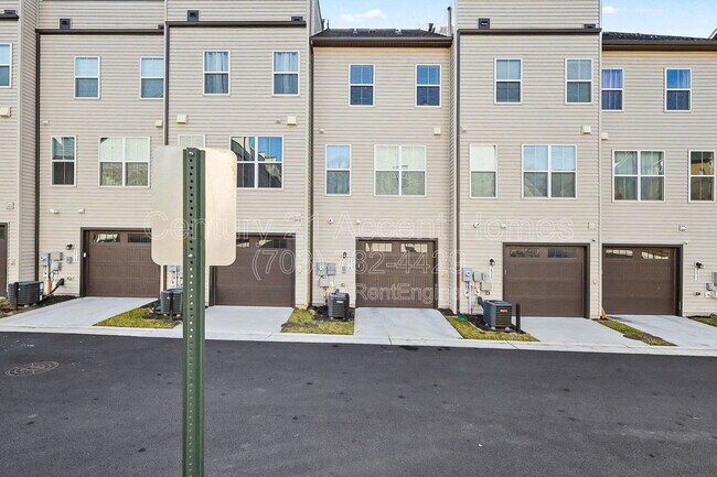 Building Photo - 2838 Dart Dr