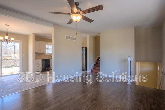 Building Photo - 8101 NE Tullis Dr