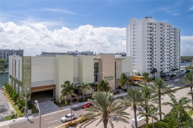 Building Photo - 3001 S Ocean Dr