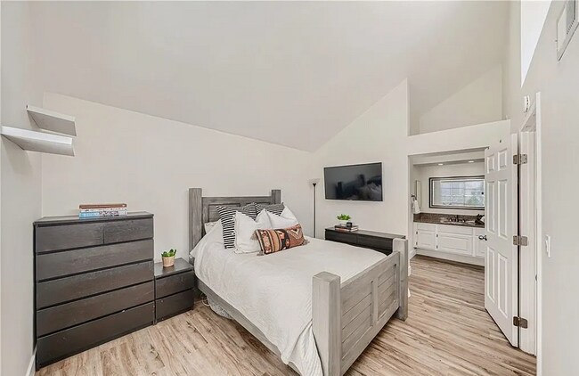 Building Photo - "Chic Coastal Living: Spacious 1-Bedroom C...