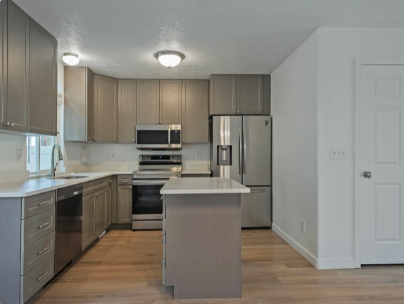 Building Photo - 9485 Fairway View Dr S
